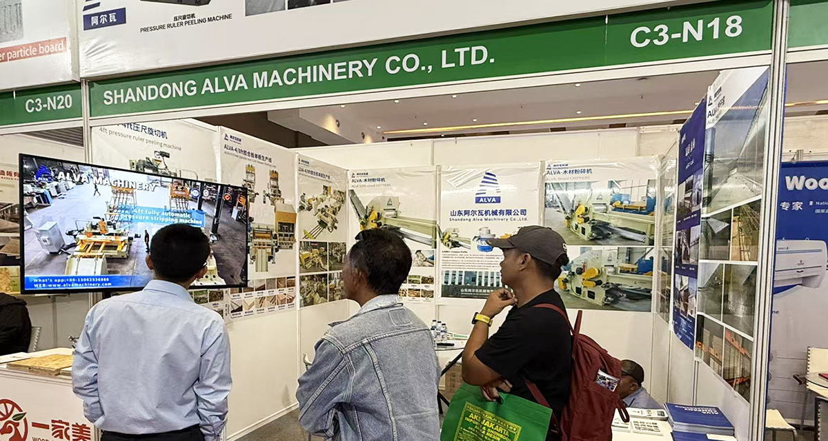 Allen Wang, Chairman of Alva Machinery, led his team to participate in the Indonesian Woodworking Exhibition