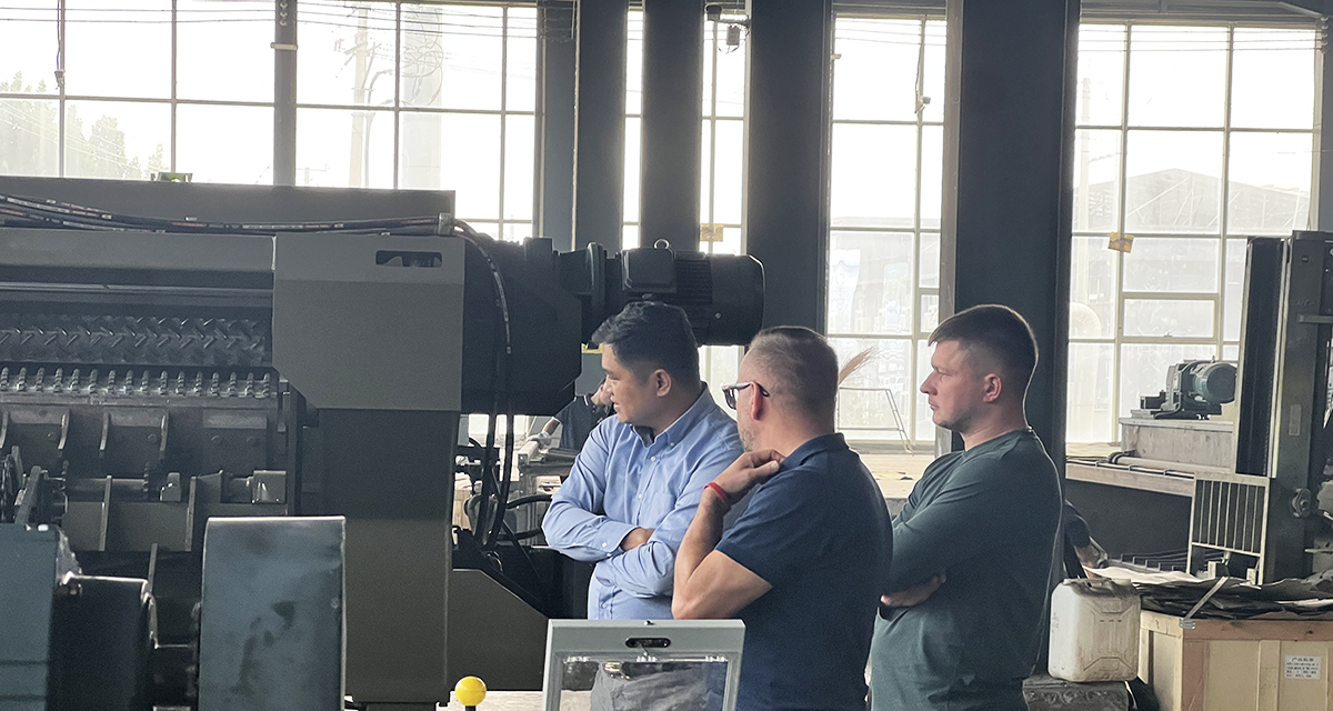 Polish Customers Visit Alva Machinery for Inspection And Exchange