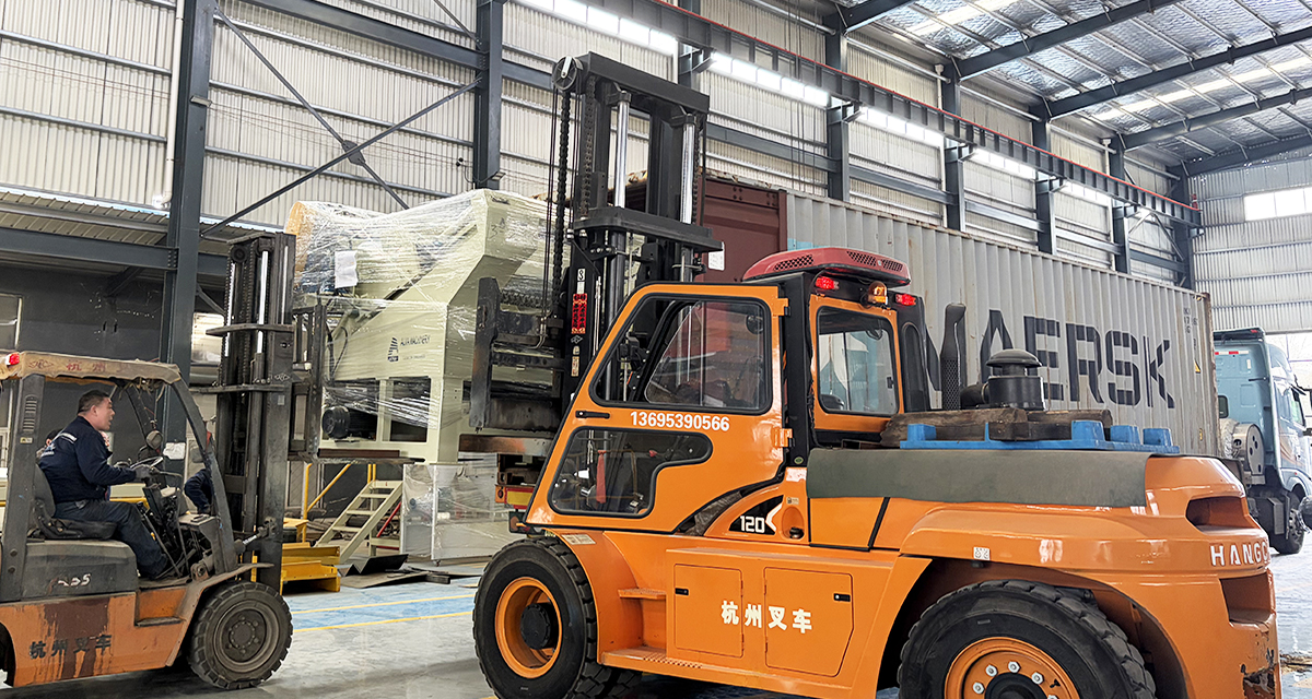 Alva Woodworking Machinery Ships A Veneer Peeling Machine Production Line To Europe with Smooth Trial Operation