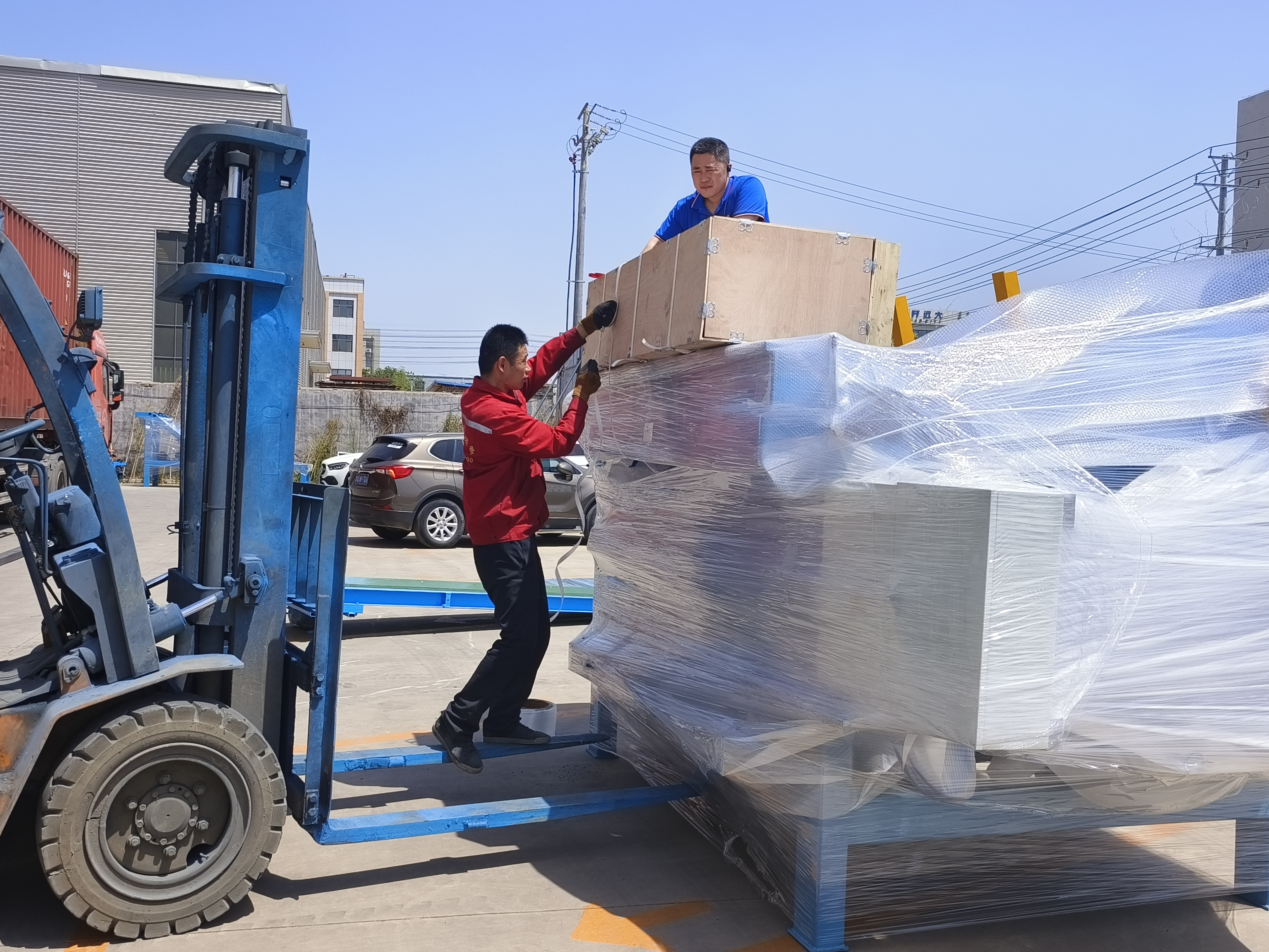 Alva's One-to-two Peeling Machine Plywood Production Line Has Completed Loading