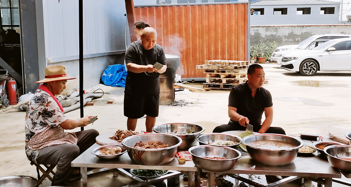 Gathering Warmth in Midsummer, Taking Practical Actions to Forge Ahead The Mutton Festival Team Building Activity of Shandong Alva Machinery Group Concludes Successfully