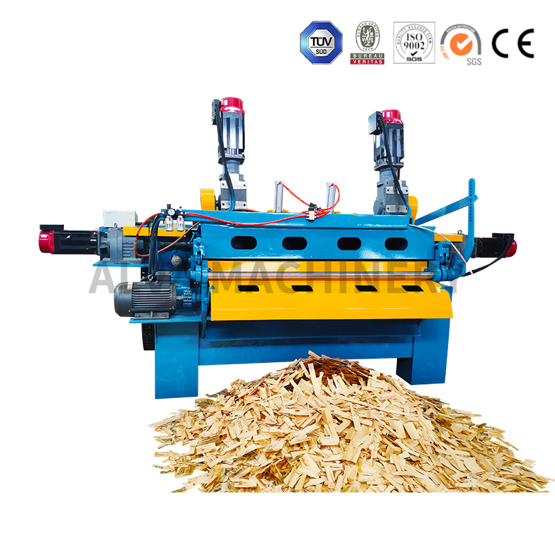 Veneer Peeling Machine in operation
