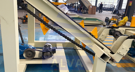 Wood Feeding Conveyor For Veneer Peeling Machine.jpg