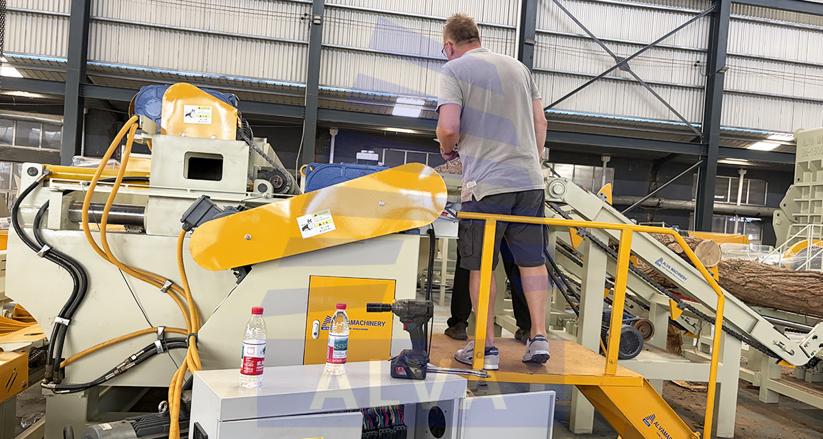 Alva Machinery Group’s 4.2-Meter Ultra-Large Log Rounding Machine Completes Trial Run – International Client Visits Factory And Commends Processing Results